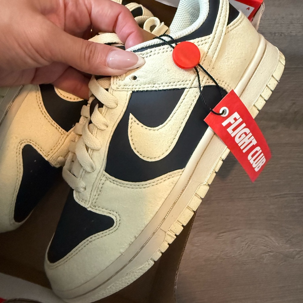 Nike Dunk Low Sneakers - Picture 2 of 5